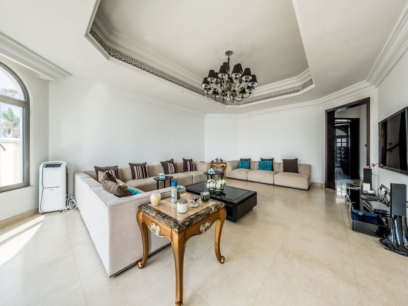 Villa in Dubai, UAE, 622 sq.m - picture 1