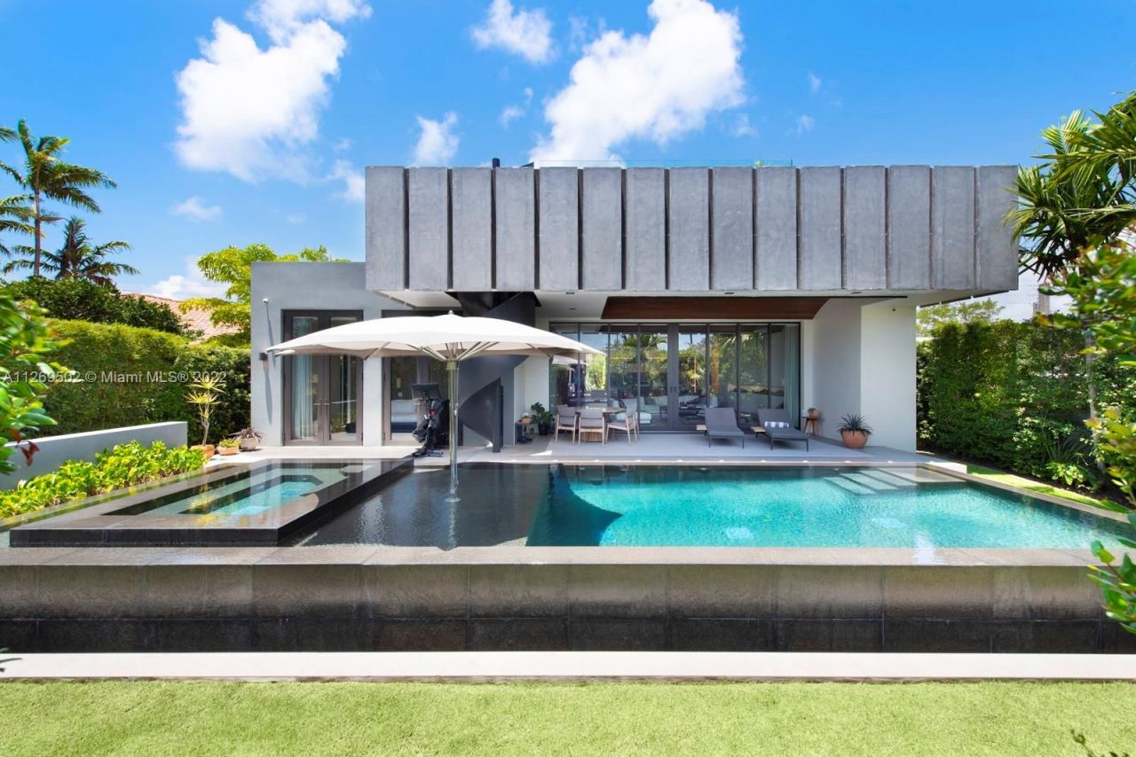 Villa in Miami, USA, 290 sq.m - picture 1