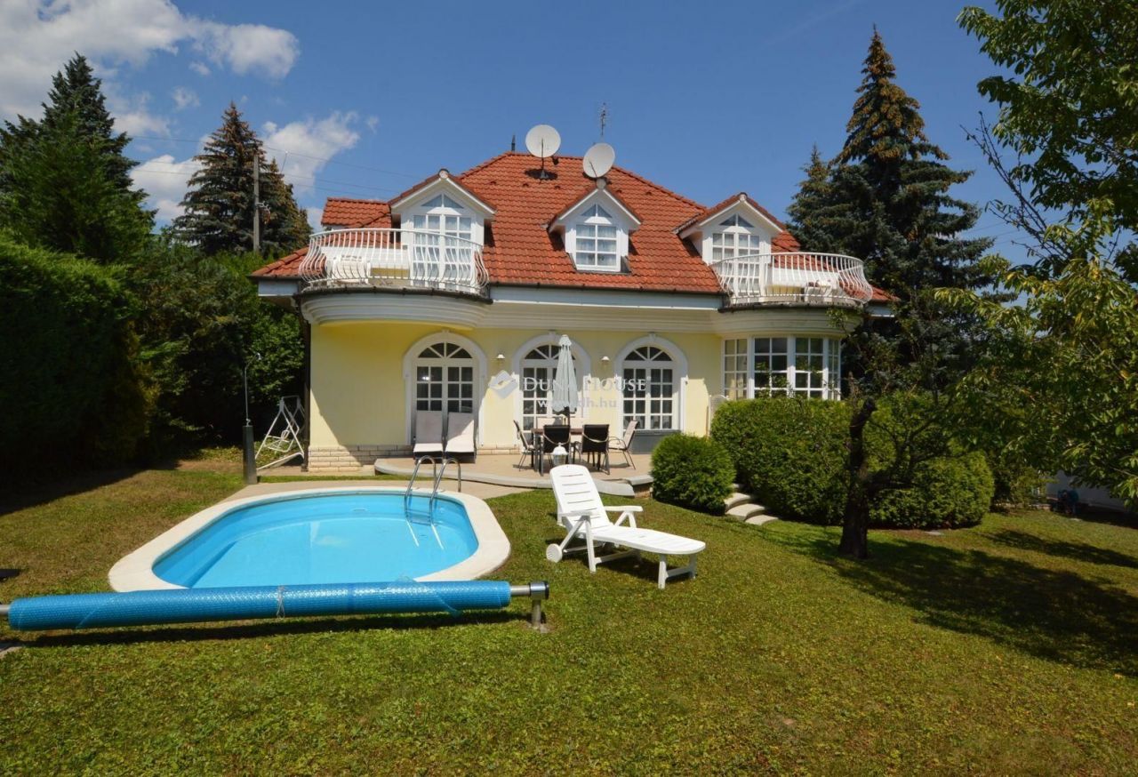 Villa in Budapest, Hungary, 300 sq.m - picture 1