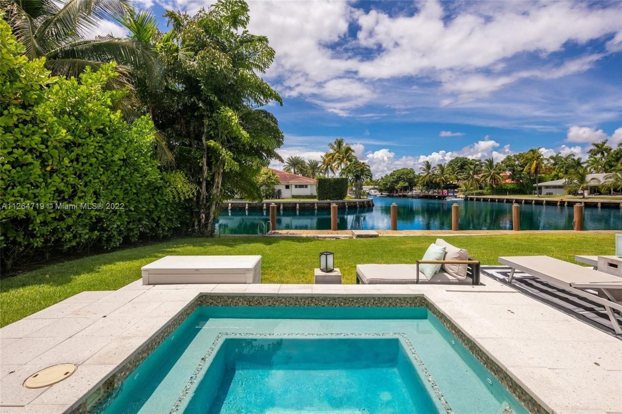 Villa in Miami, USA, 300 sq.m - picture 1
