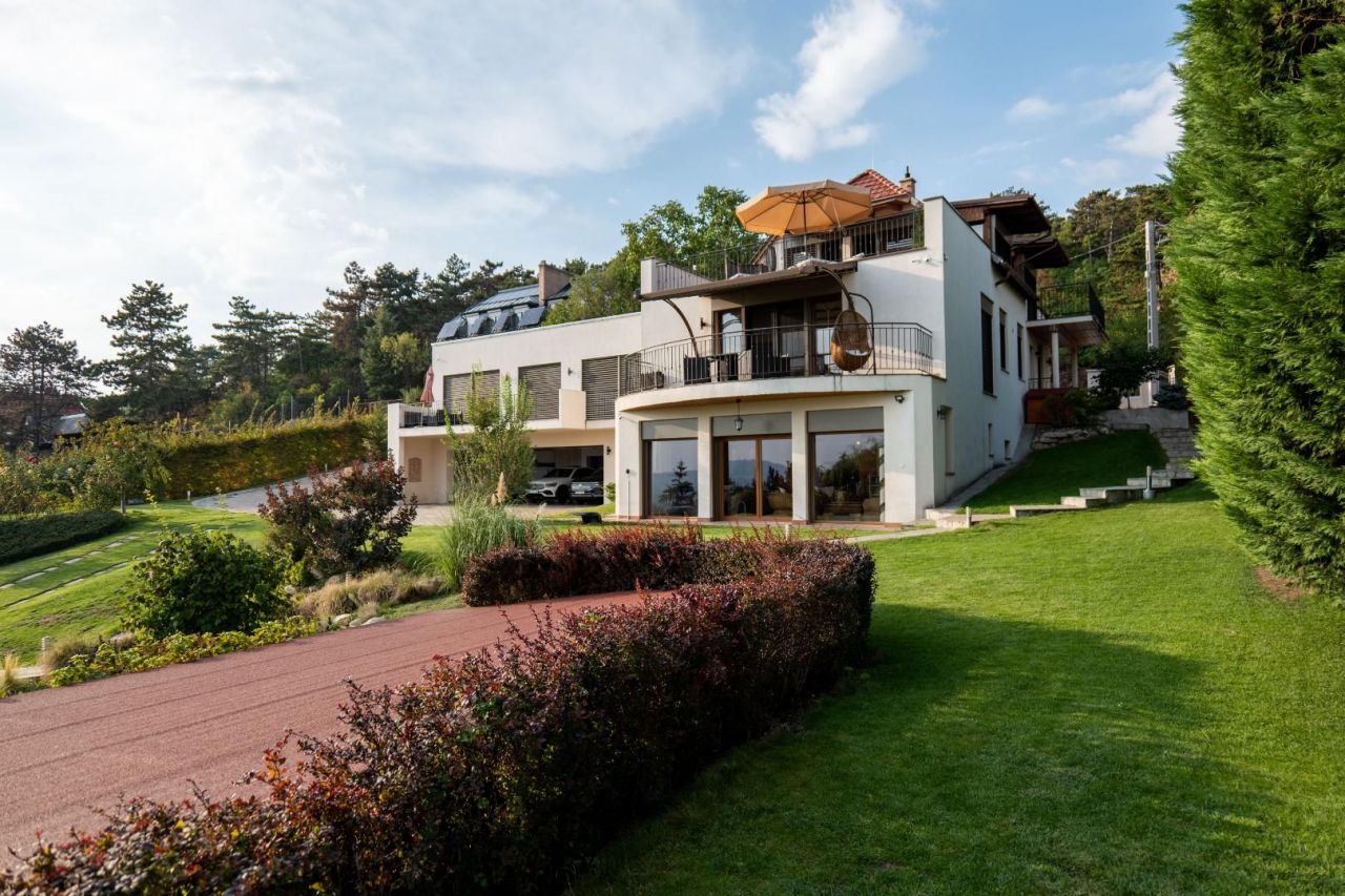 Villa in Budaörs, Ungarn, 400 m2 - Foto 1