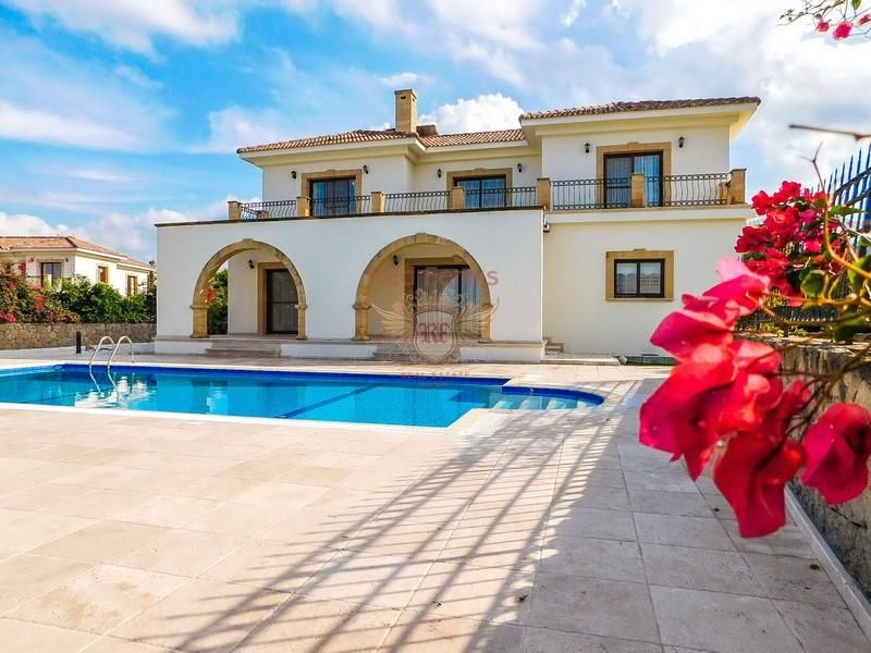 Casa en Kyrenia, Chipre, 250 m² - imagen 1