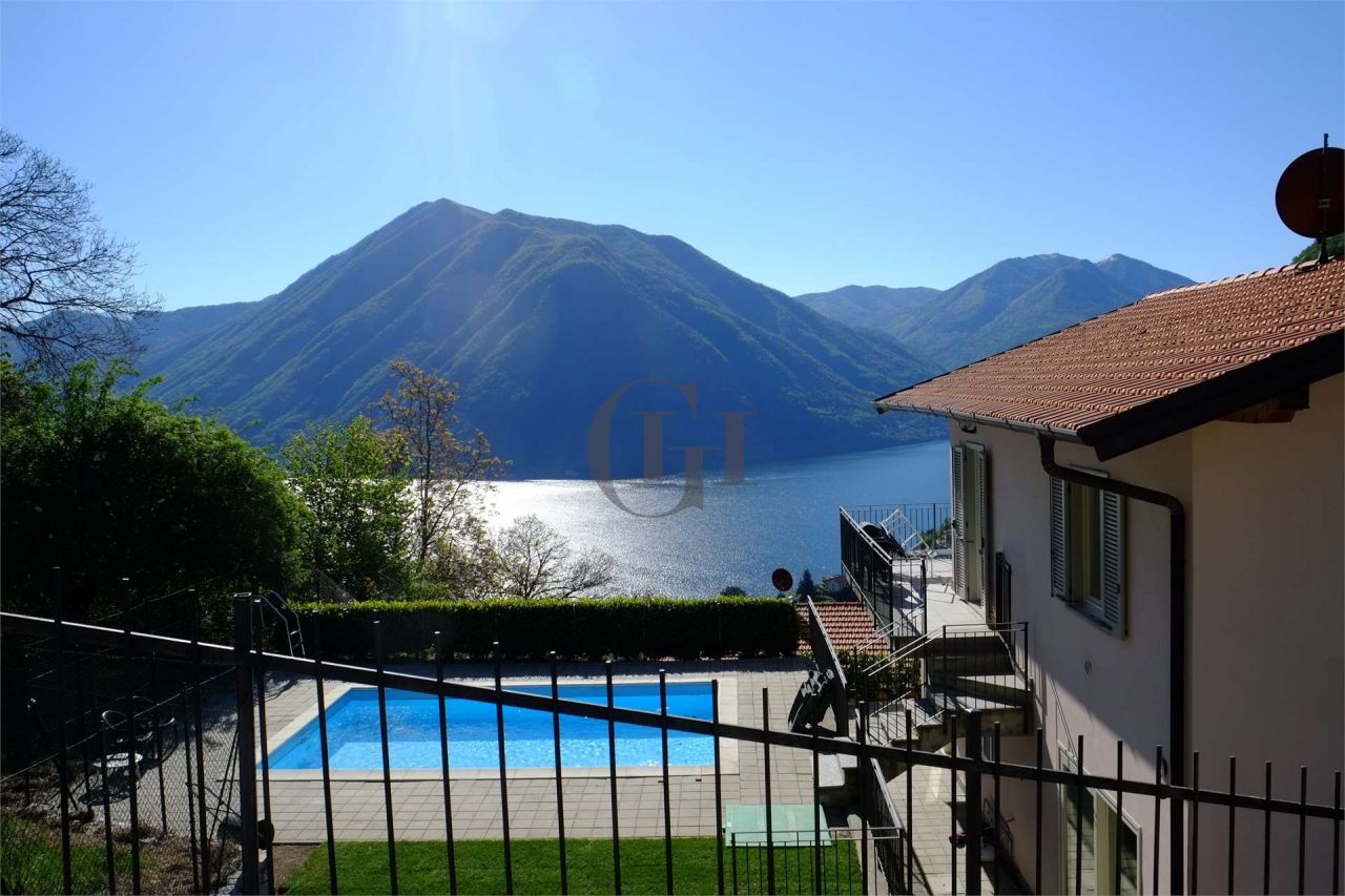 Villa on Lake Como, Italy, 150 sq.m - picture 1