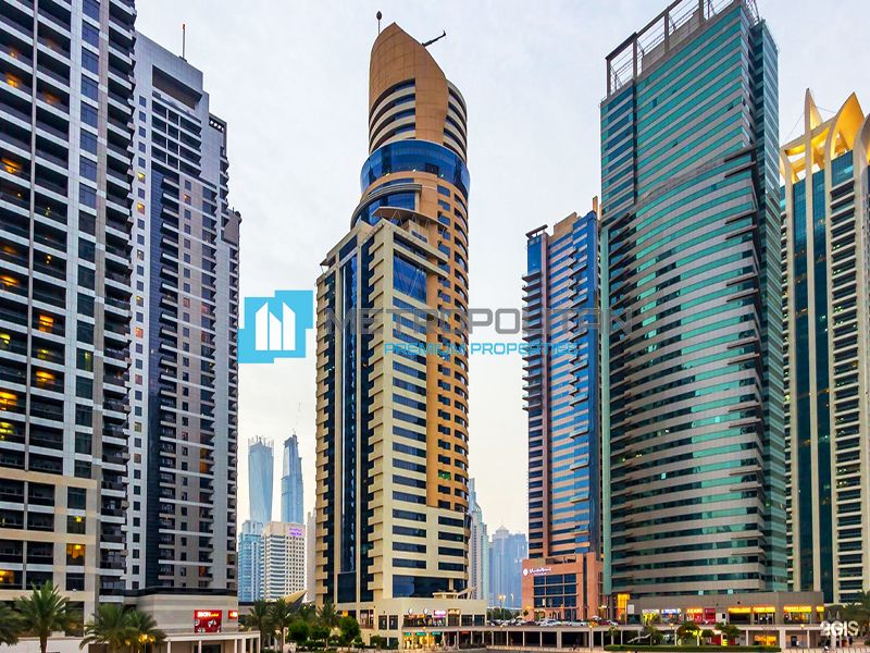 Office in Dubai, UAE, 81 sq.m - picture 1