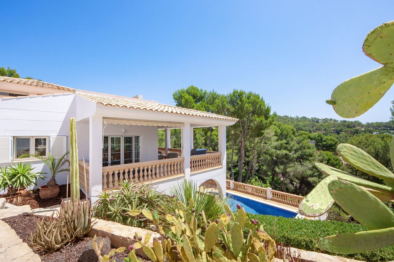 Villa in Camp de Mar, Spain, 526 sq.m - picture 1