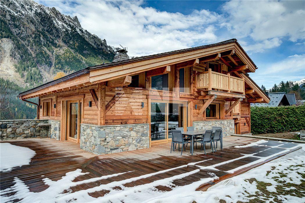 Chalet in Chamonix, France, 1 335 sq.m - picture 1