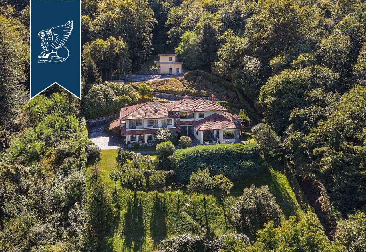 Villa in Stresa, Italy, 540 sq.m - picture 1