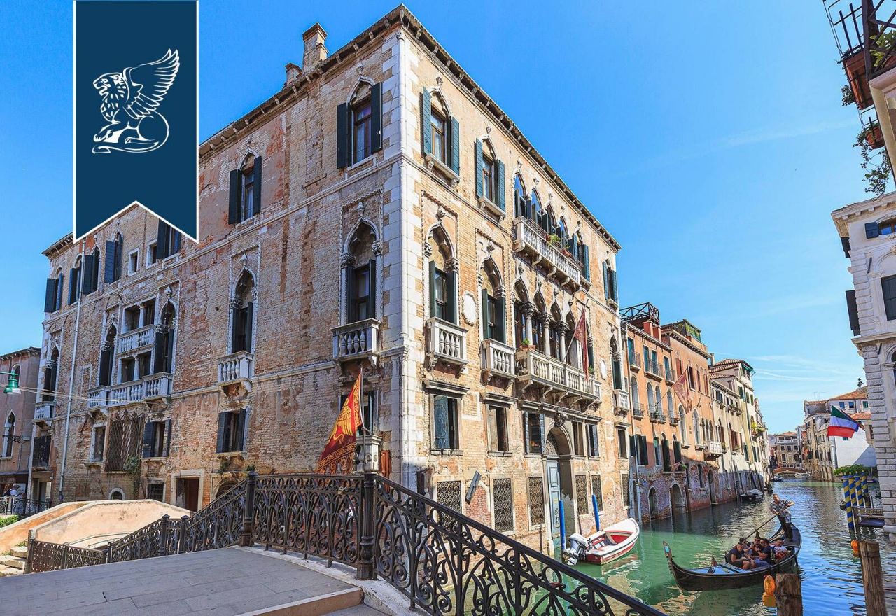 Casa en Venecia, Italia, 2 500 m2 - imagen 1