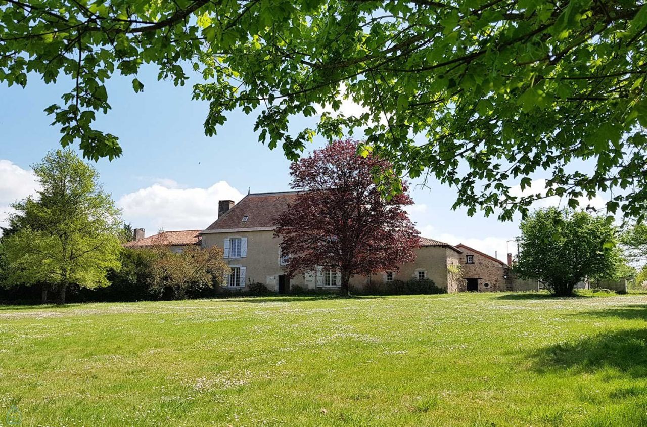 Casa en Poitou-Charentes, Francia - imagen 1