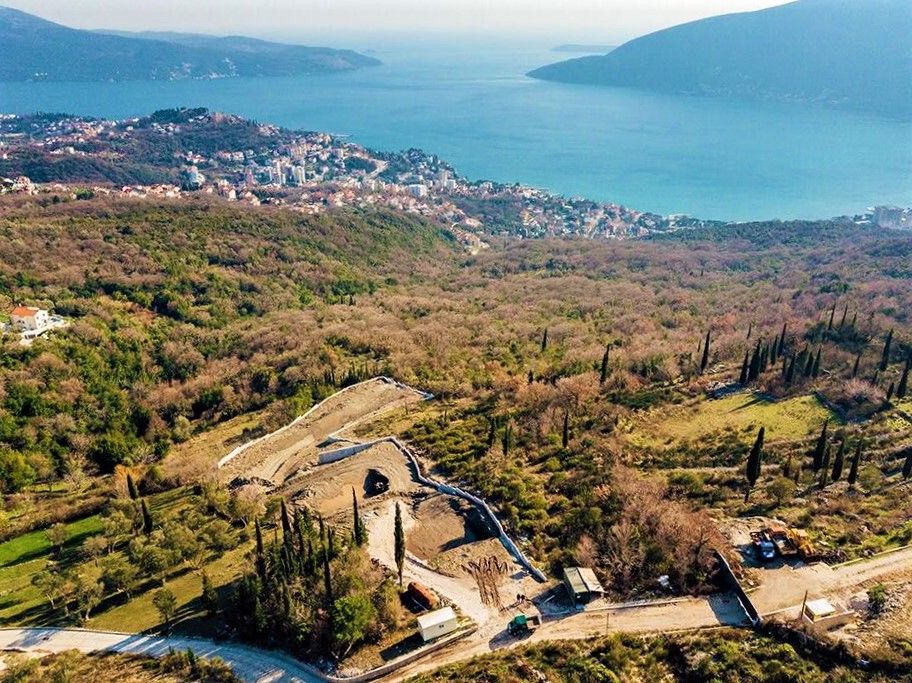 Grundstück in Herceg-Novi, Montenegro, 5 800 m2 - Foto 1