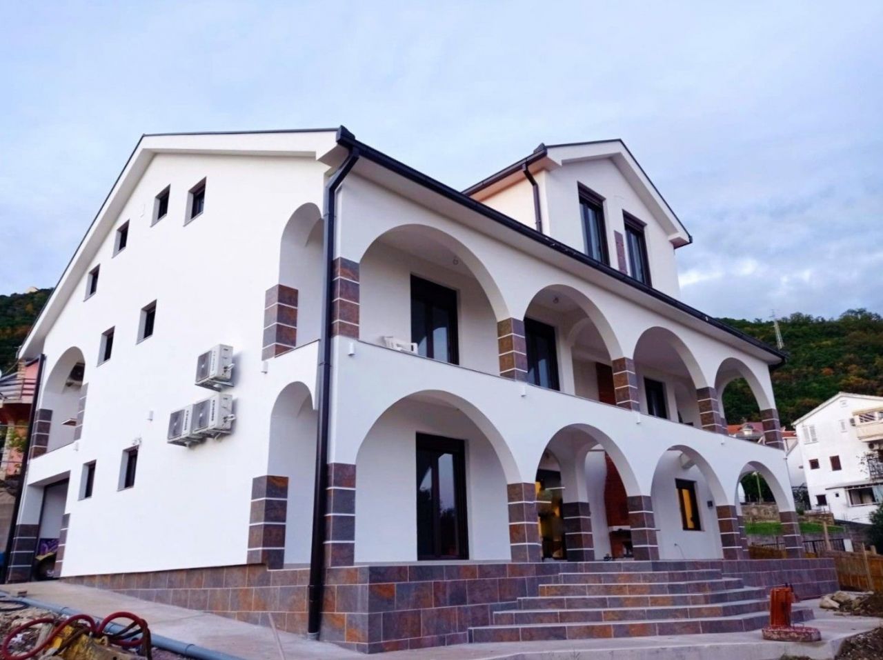 Villa en Igalo, Montenegro, 384 m2 - imagen 1