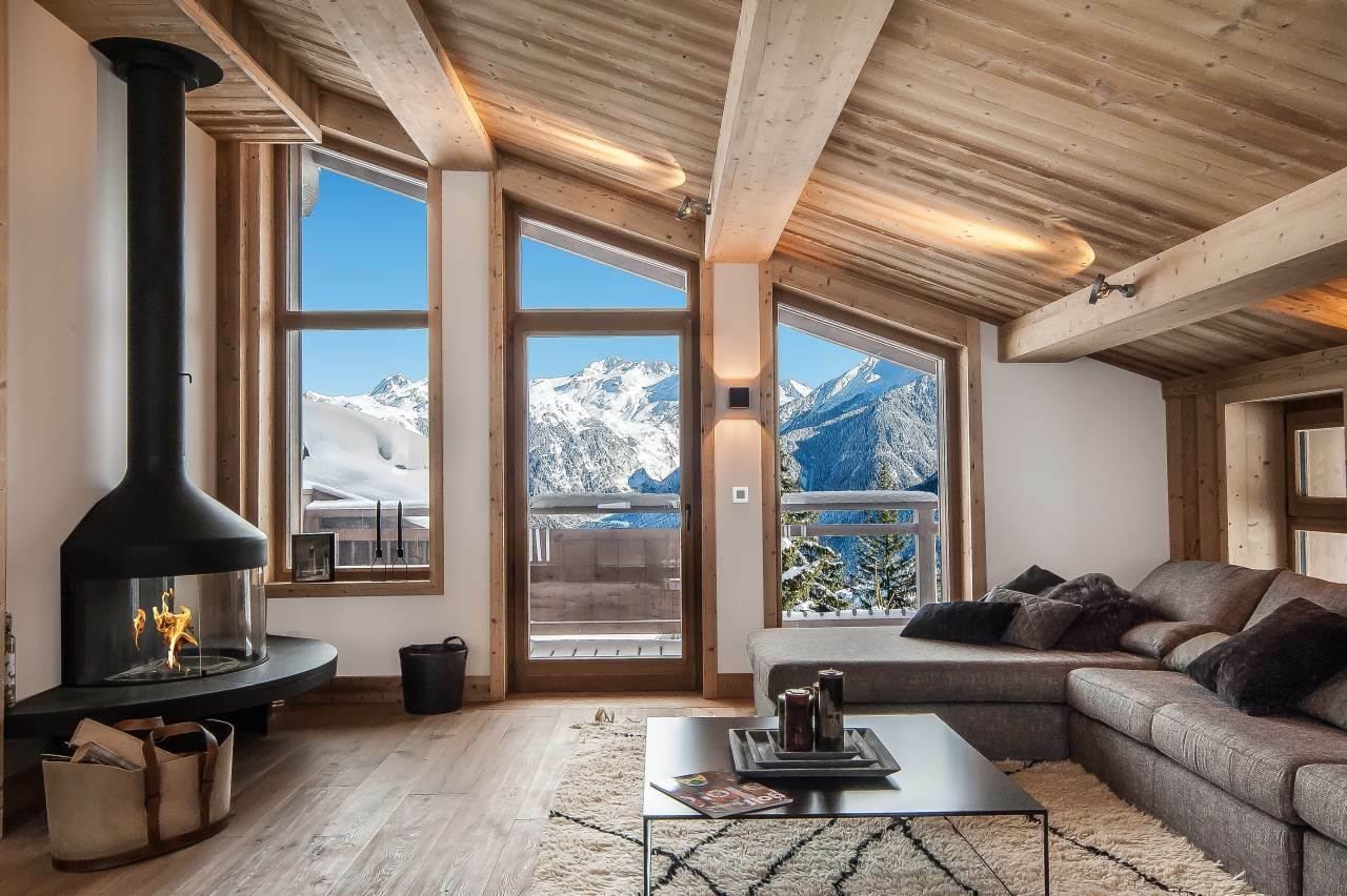 Chalet in Courchevel, France, 270 sq.m - picture 1