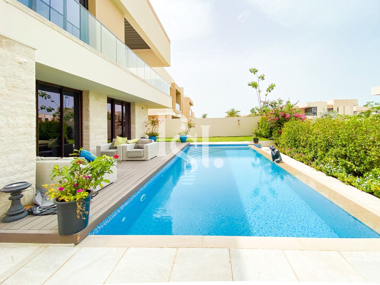 Villa in Abu Dhabi, UAE, 740 sq.m - picture 1