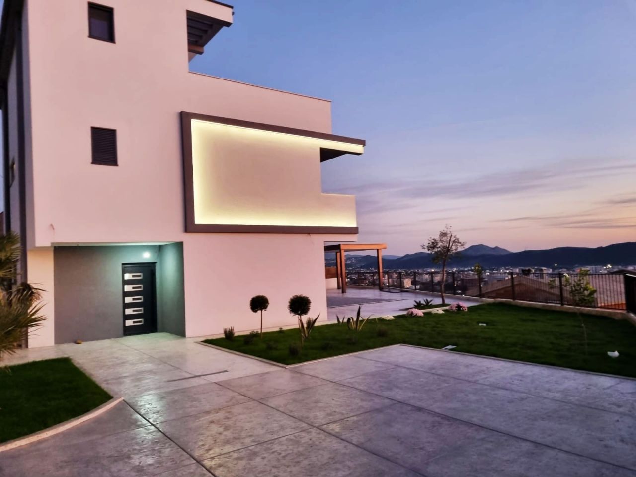 Villa en el Bar, Montenegro, 250 m2 - imagen 1