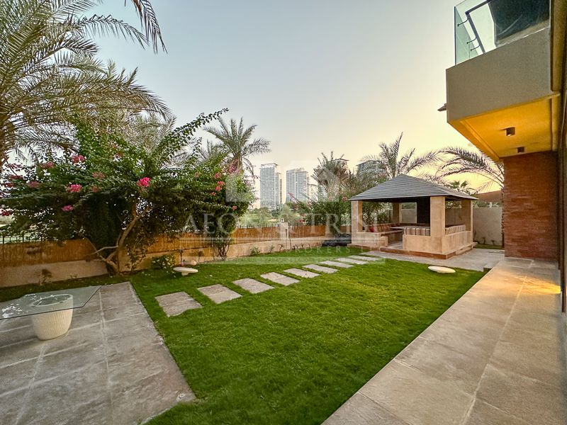 Villa in Dubai, UAE, 63.92 sq.m - picture 1