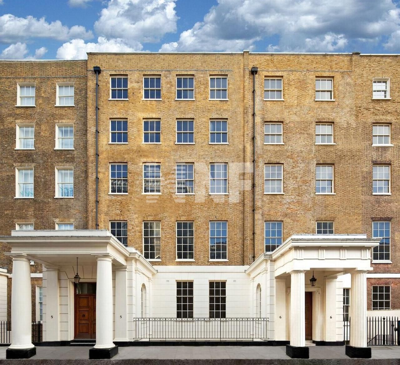 Apartment in London, United Kingdom - picture 1