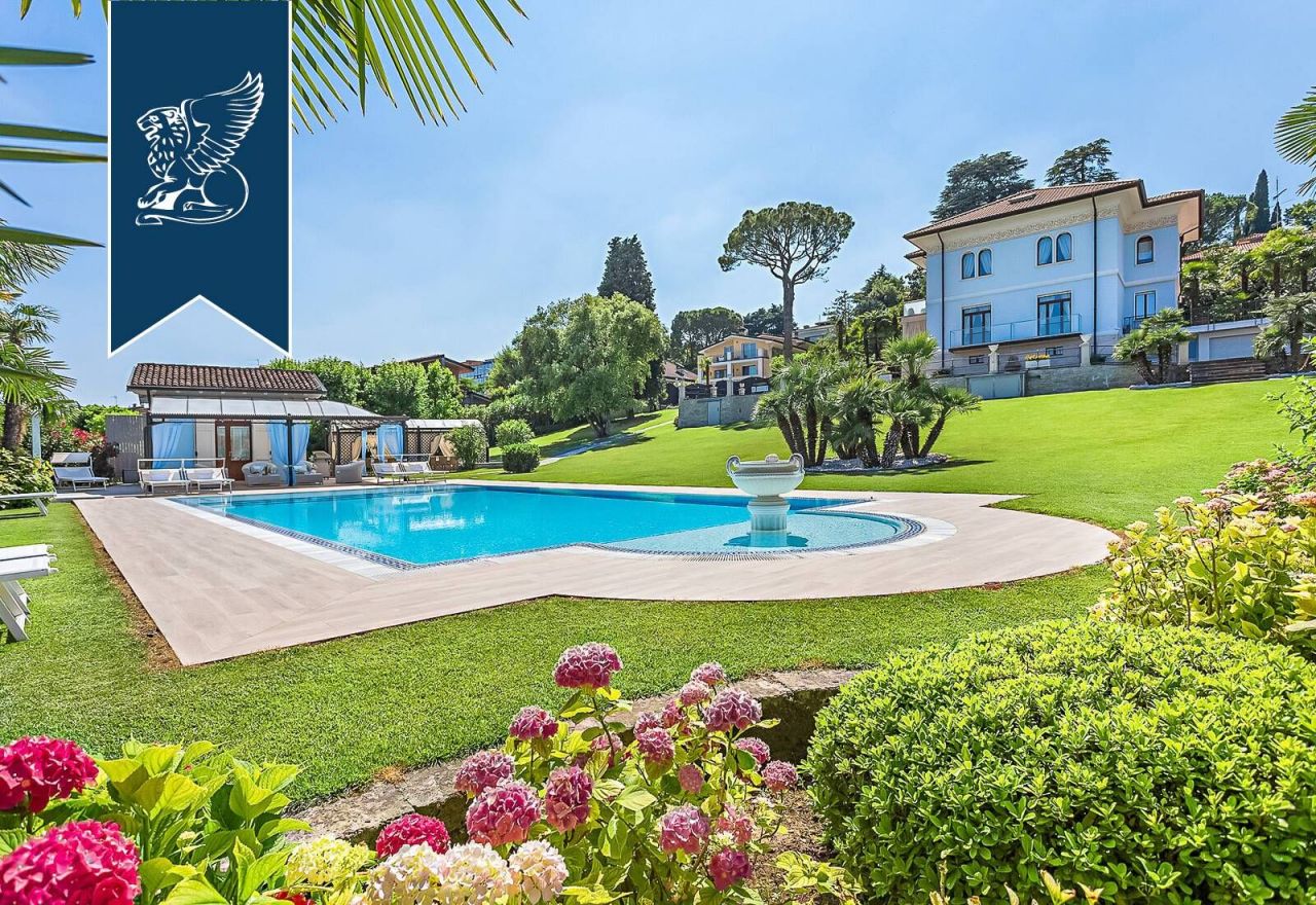 Villa in Desenzano del Garda, Italy, 500 sq.m - picture 1