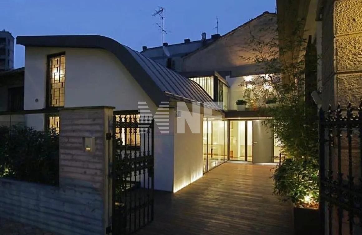 Villa in Milan, Italy - picture 1