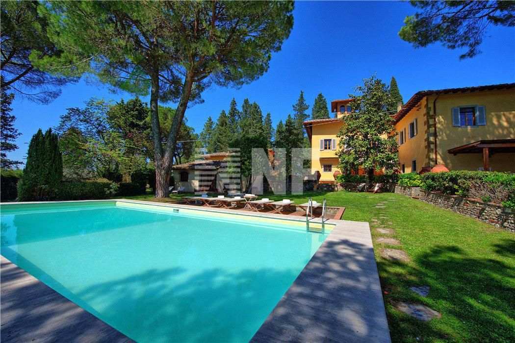 Villa in Certaldo, Italy, 400 sq.m - picture 1