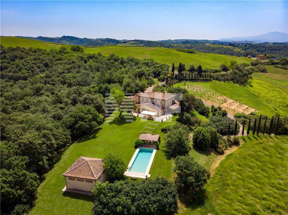 Mansion in Siena, Italy, 594 sq.m - picture 1
