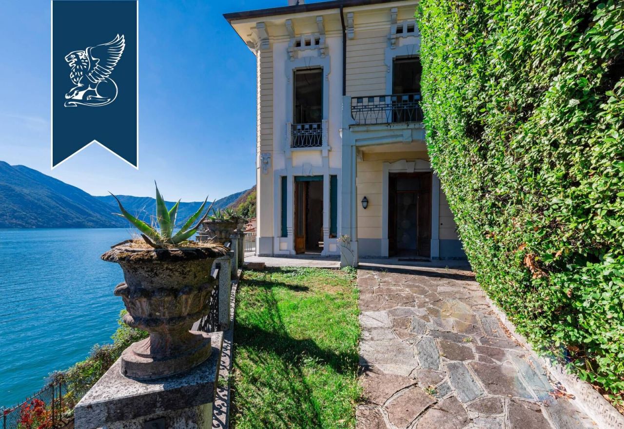 Villa in Argegno, Italy, 433 sq.m - picture 1