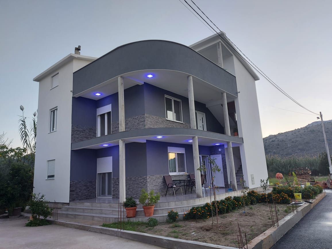 Casa en el Bar, Montenegro, 300 m2 - imagen 1