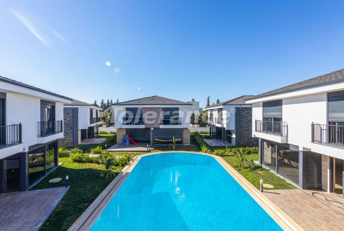 Villa in Antalya, Turkey, 420 sq.m - picture 1