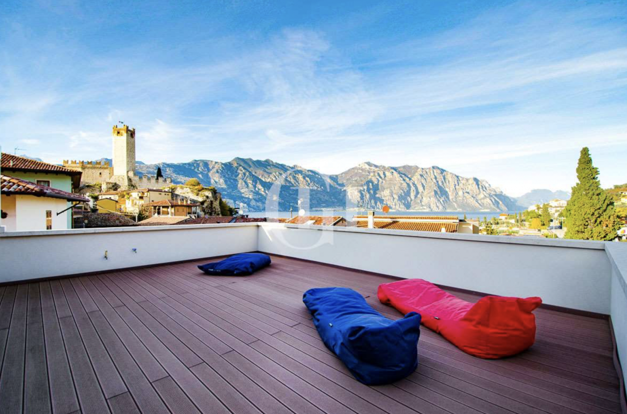Penthouse on Lake Garda, Italy, 130 sq.m - picture 1