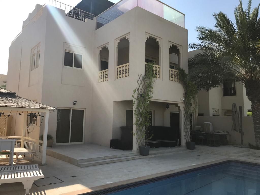 Villa in Ras al-Khaimah, UAE, 358 sq.m - picture 1