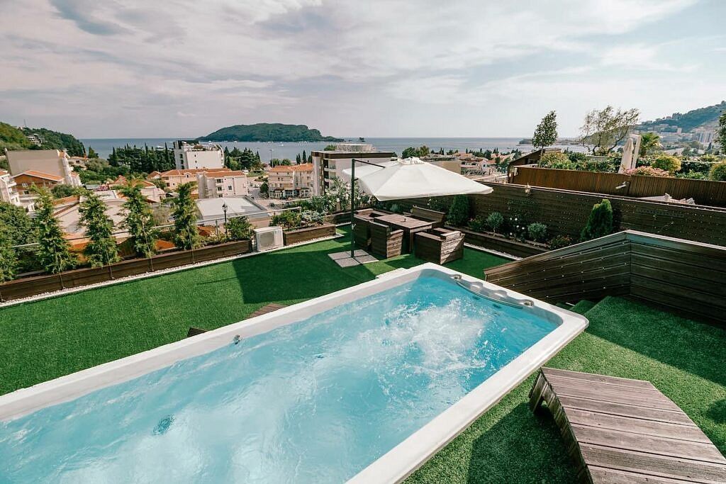 Penthouse in Budva, Montenegro, 400 sq.m - picture 1