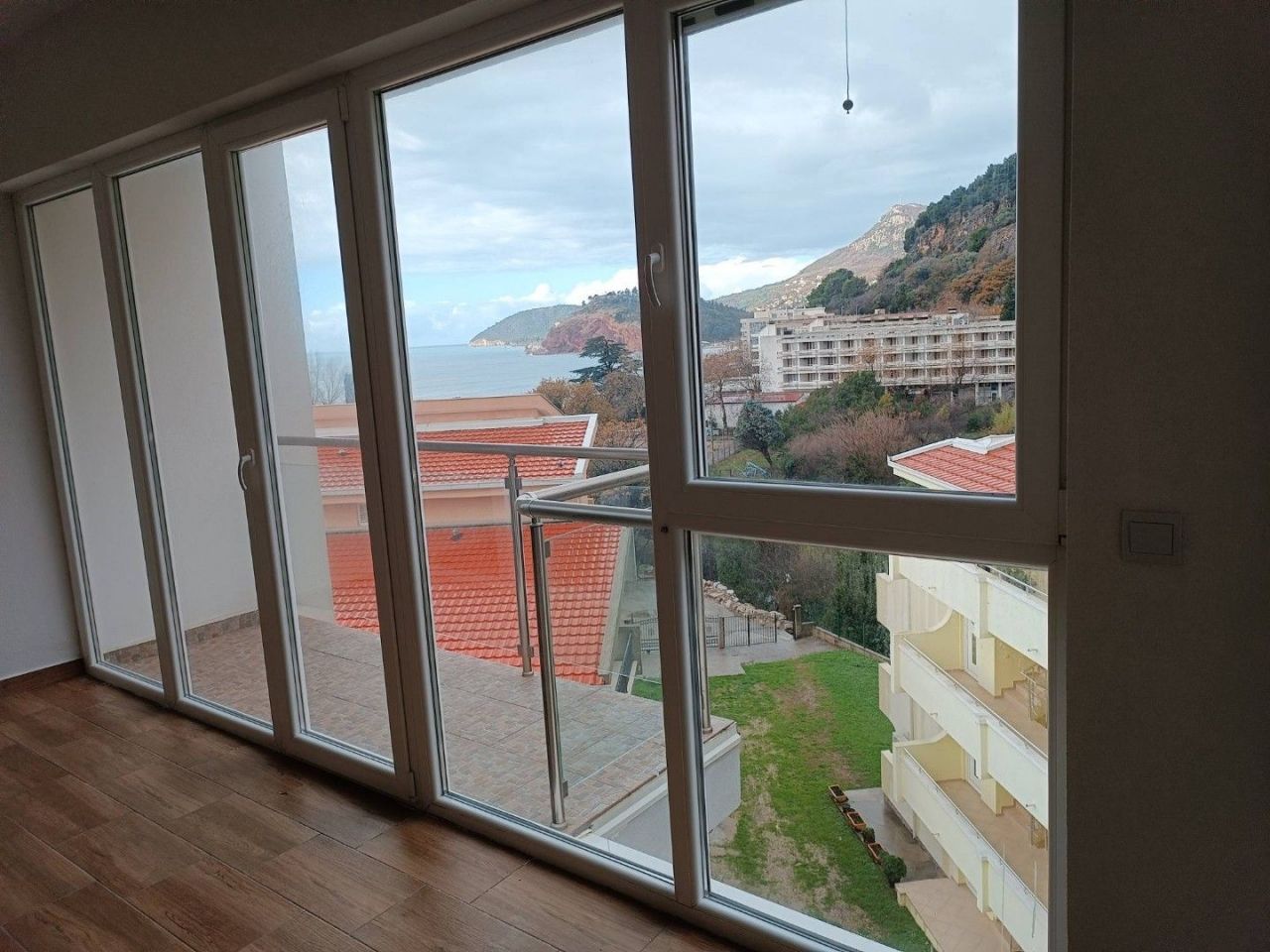 Commercial property in Sutomore, Montenegro, 40 sq.m - picture 1