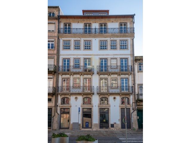 Shop in Porto, Portugal, 335 sq.m - picture 1