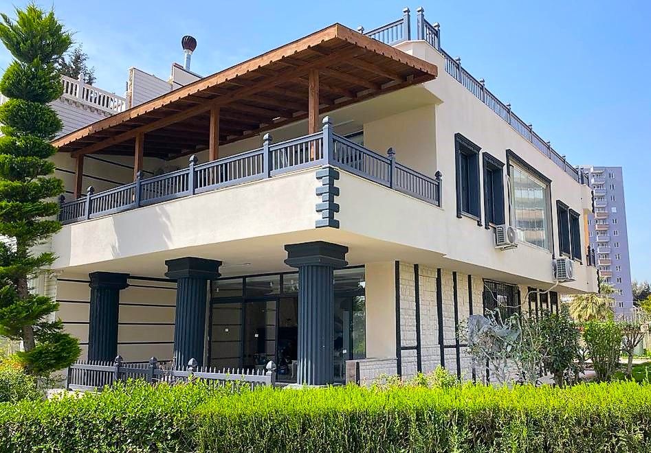 Villa in Mersin, Turkey, 300 sq.m - picture 1