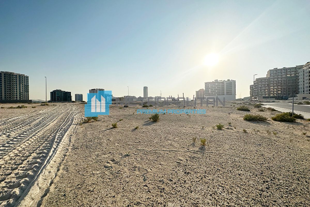 Land in Dubai, UAE, 1 646 sq.m - picture 1