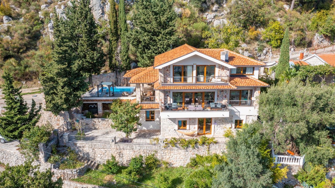 Haus in Budva, Montenegro, 280 m2 - Foto 1