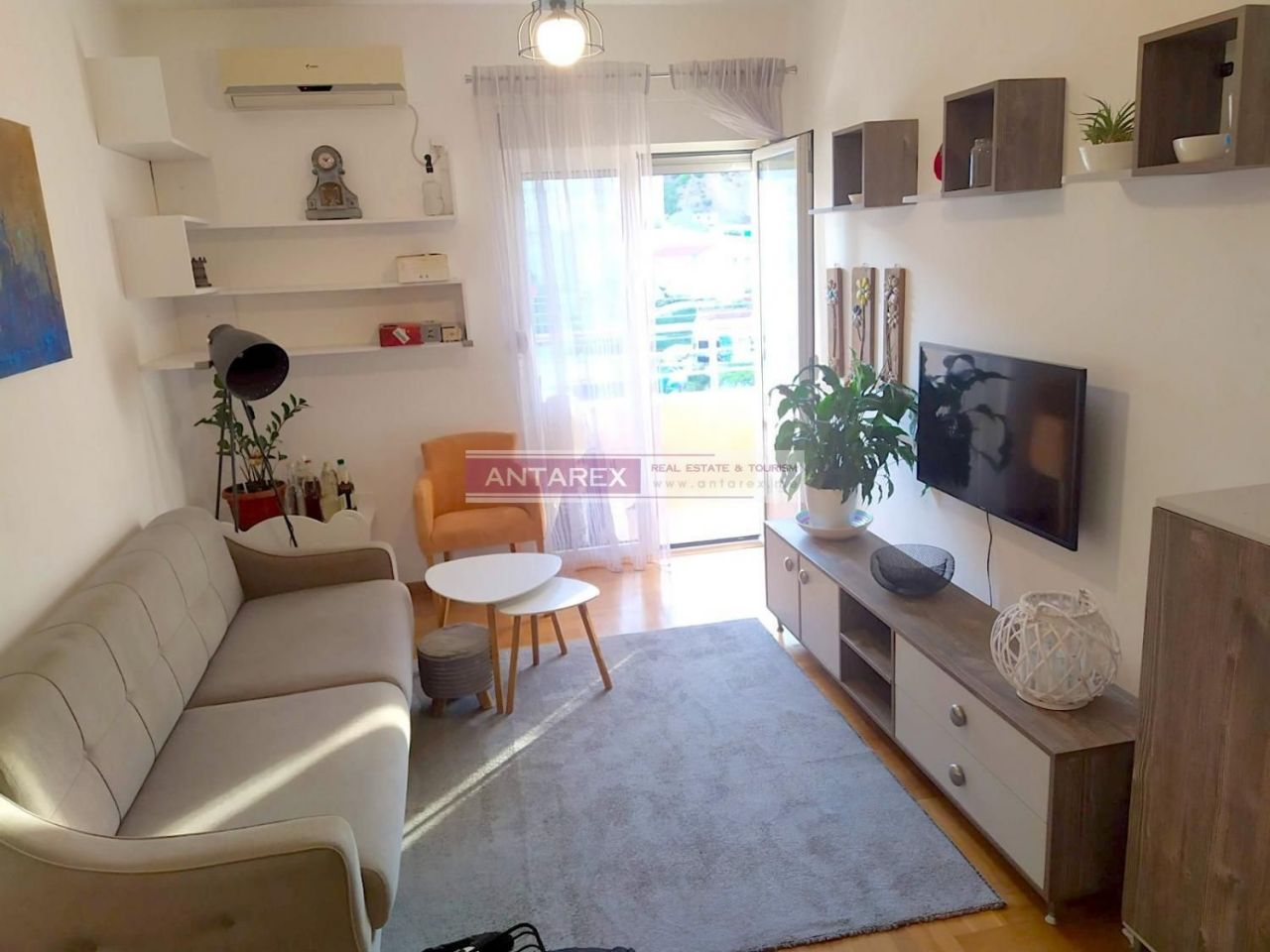 Apartment in Budva, Montenegro, 40 sq.m - picture 1