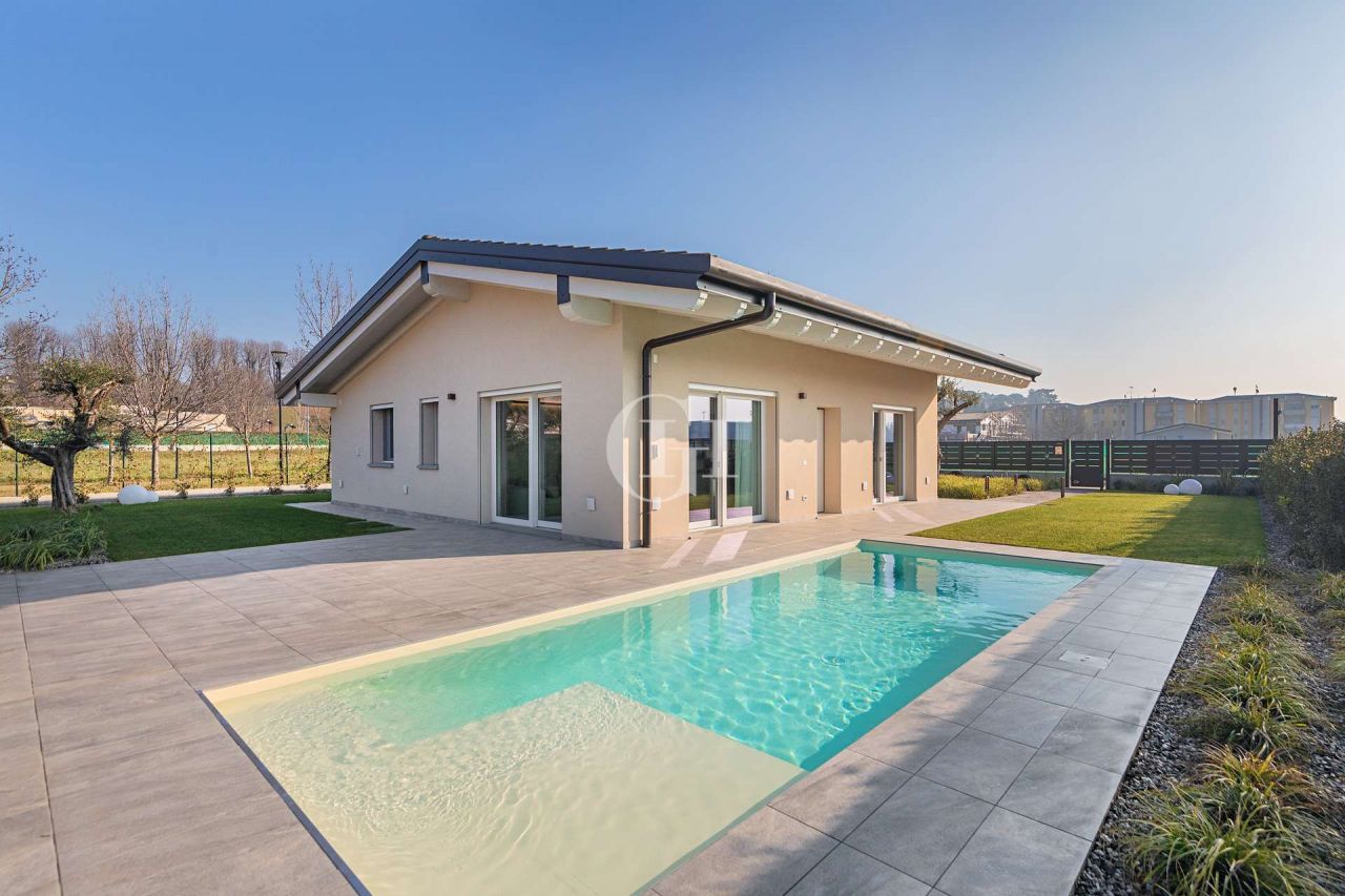 Villa in Gardasee, Italien, 130 m2 - Foto 1