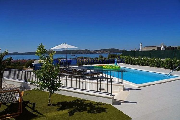 Villa in Trogir, Croatia, 200 sq.m - picture 1