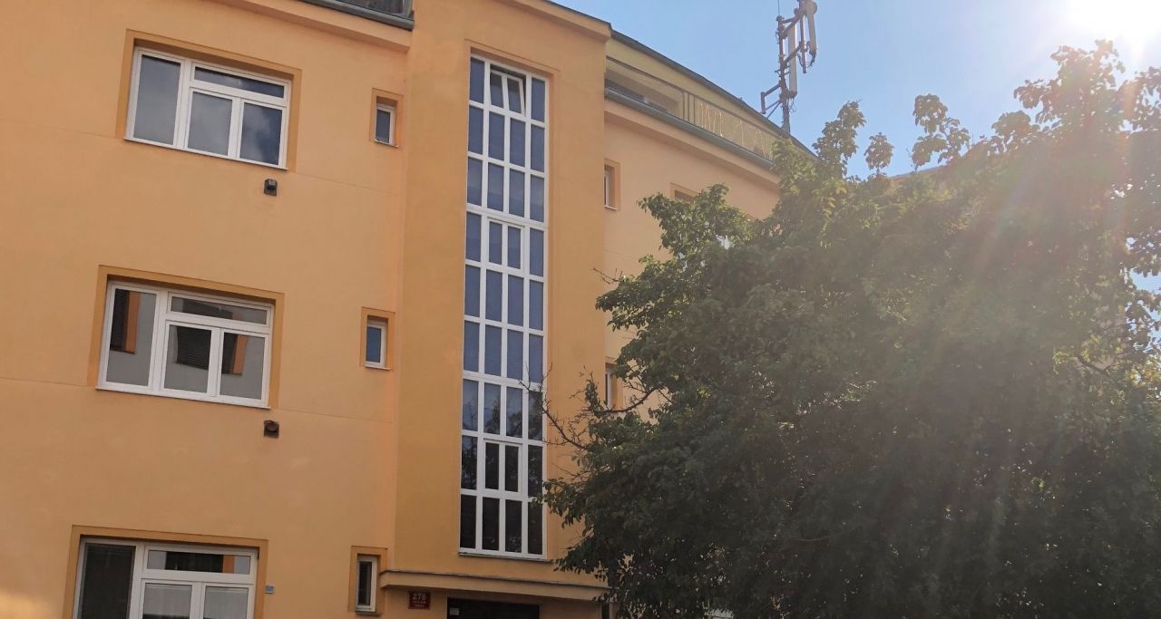 Commercial apartment building in Prague, Czech Republic, 991 sq.m - picture 1