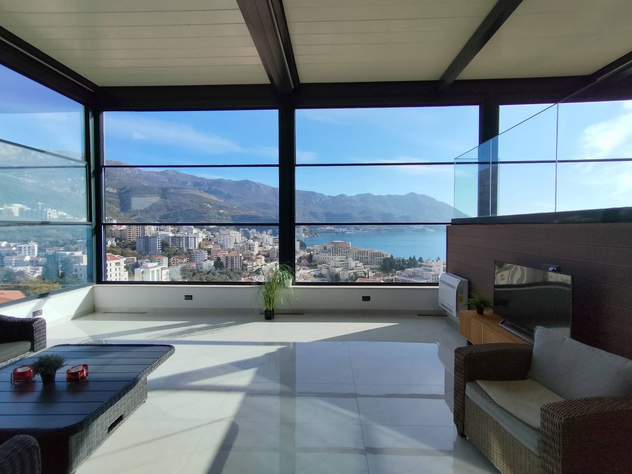 Penthouse in Budva, Montenegro, 300 sq.m - picture 1