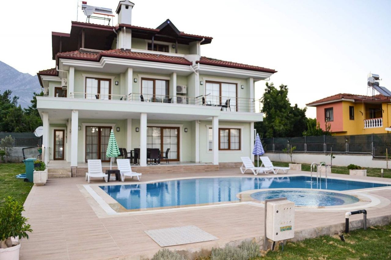 Villa in Tekirova, Turkey, 250 sq.m - picture 1