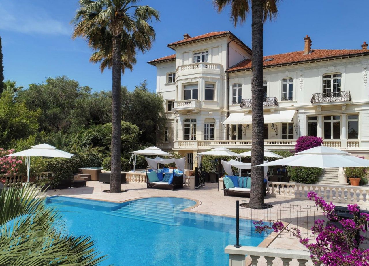 Villa in Cannes, France, 800 sq.m - picture 1
