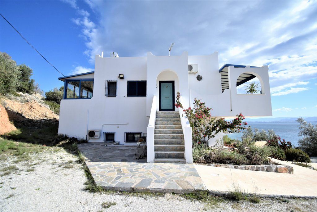 Villa in Loutraki, Greece, 100 sq.m - picture 1