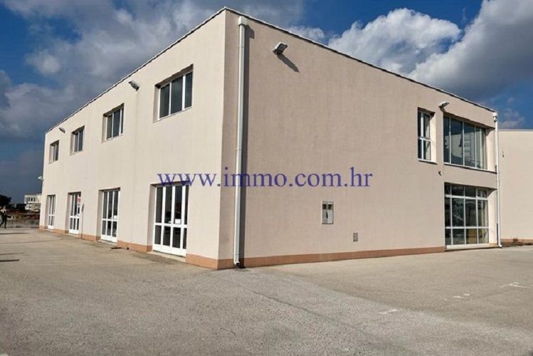 Commercial property in Sibenic, Croatia, 1 400 sq.m - picture 1