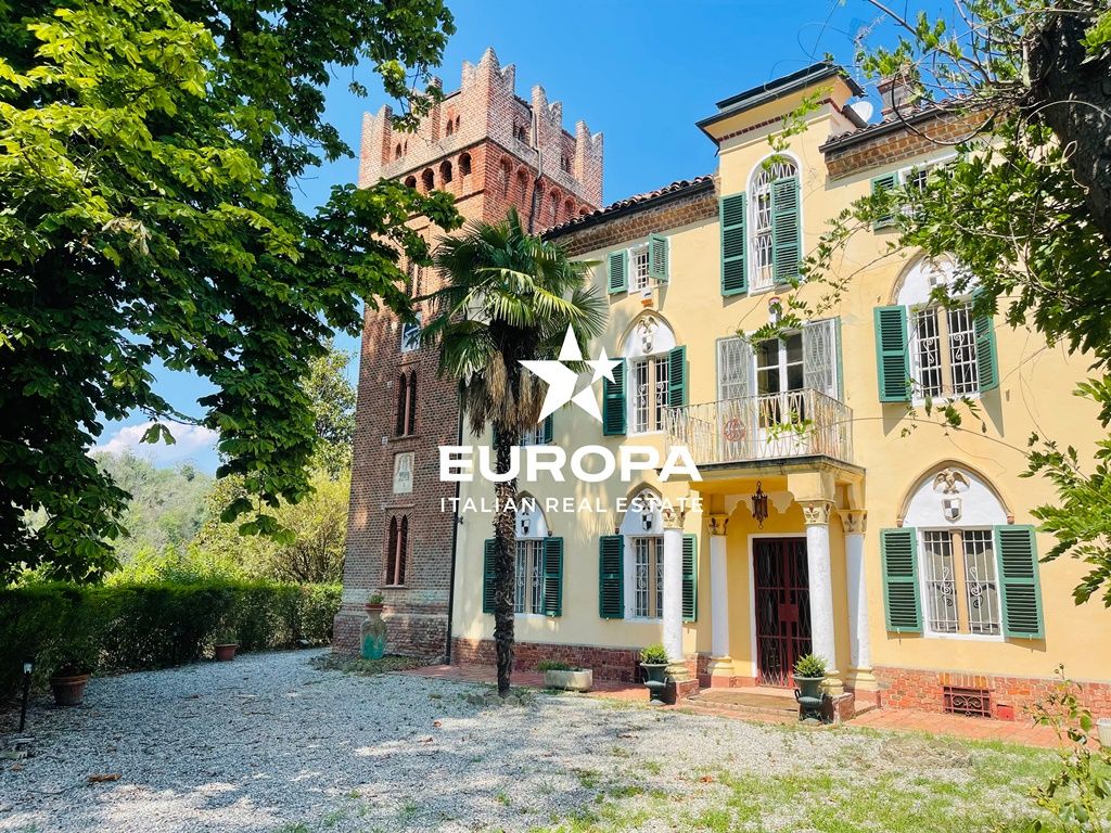 Castle in Montferrat, Italy, 899 sq.m - picture 1