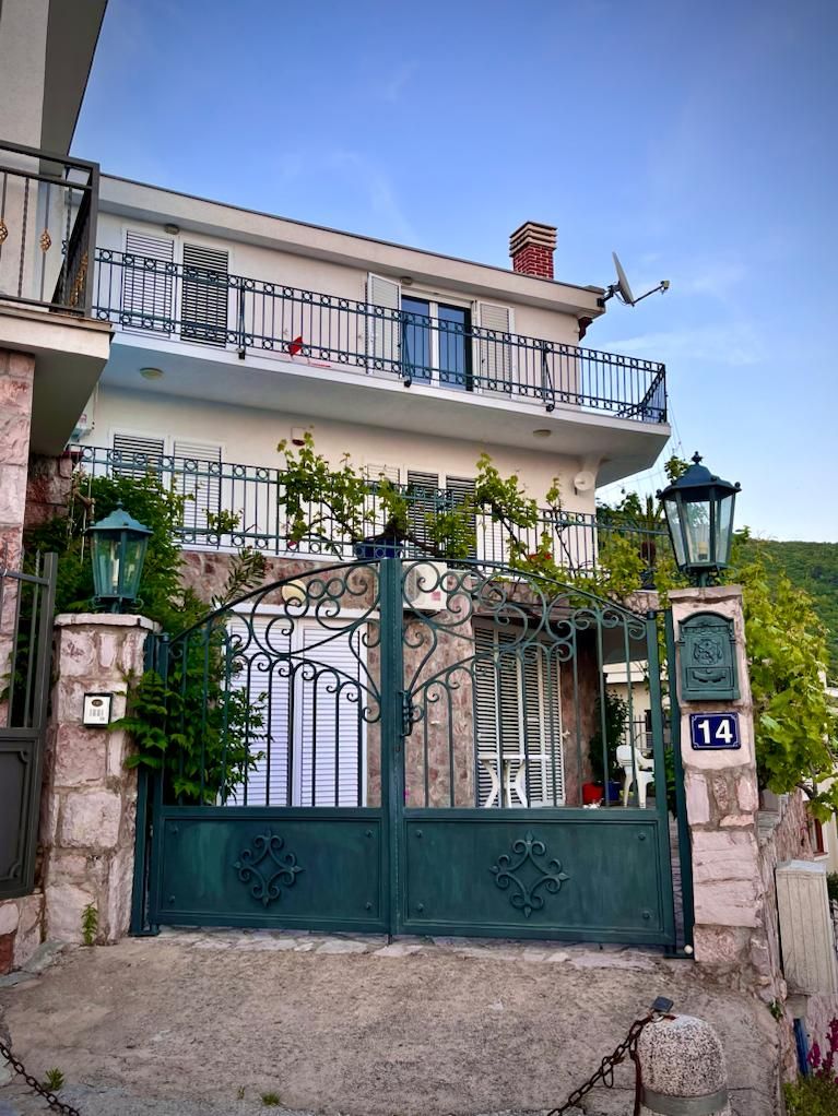 Maison à Petrovac, Monténégro, 260 m2 - image 1