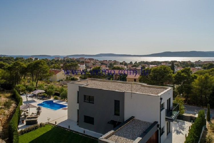Villa en Šibenik, Croacia, 380 m2 - imagen 1