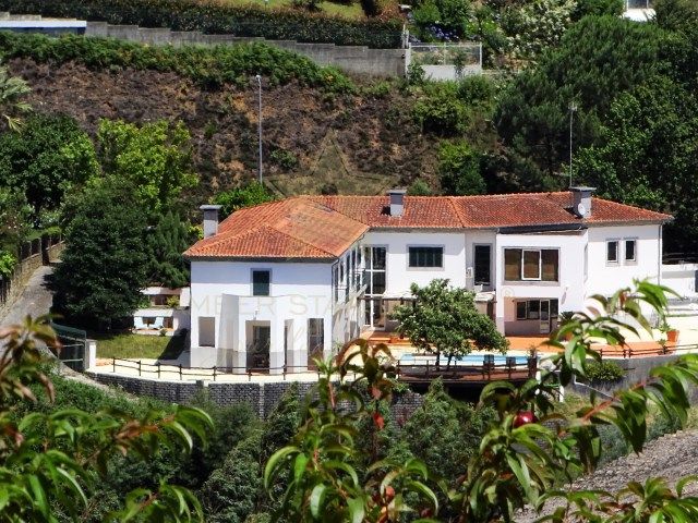 Casa en Aveiro, Portugal, 464 m2 - imagen 1