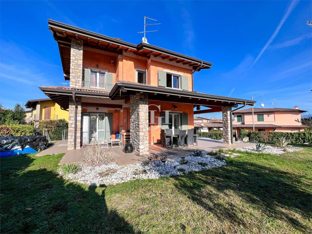 Villa on Lake Garda, Italy, 170 sq.m - picture 1