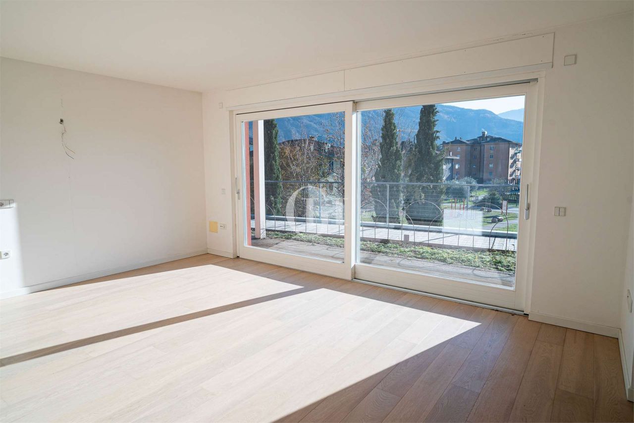 Apartamento por Lago de Garda, Italia, 158 m2 - imagen 1